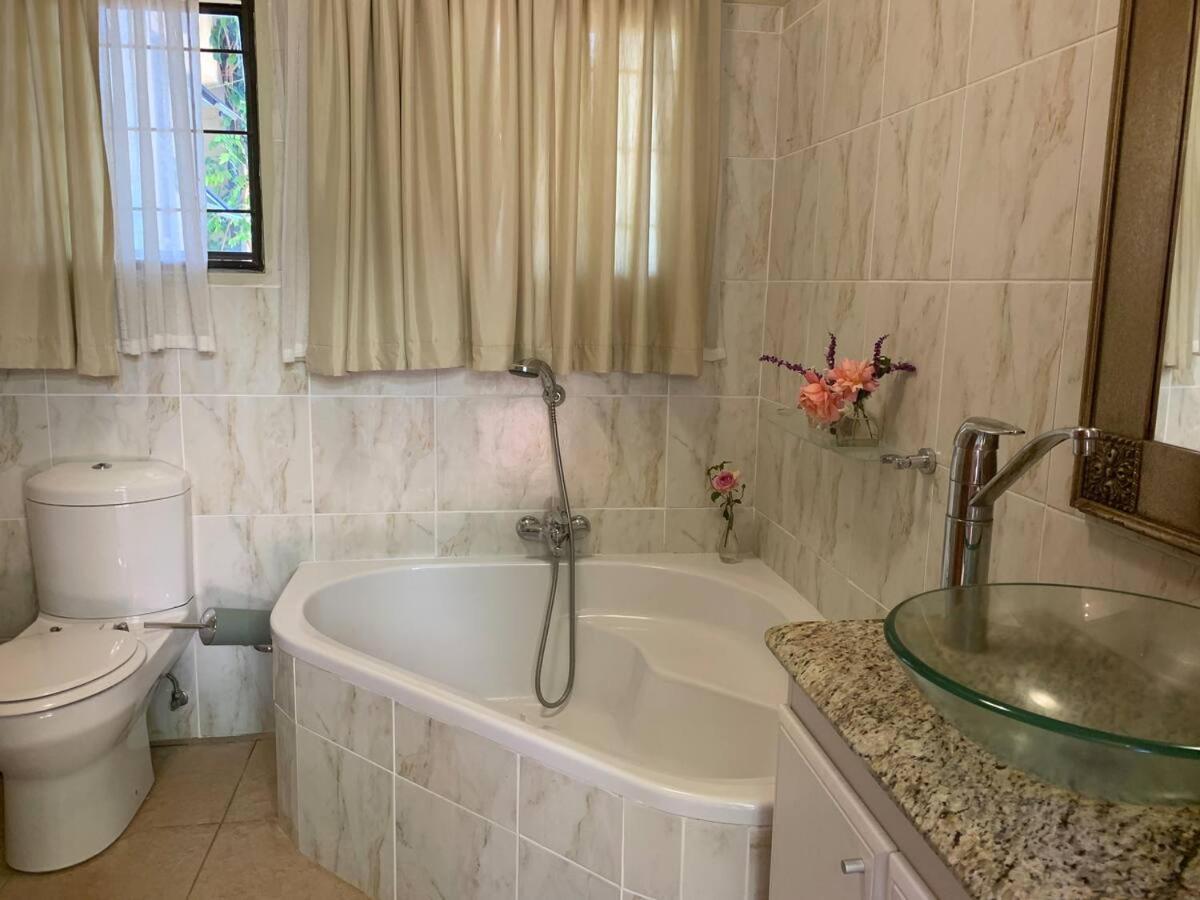 Mountain Rose Guesthouse Louis Trichardt Buitenkant foto
